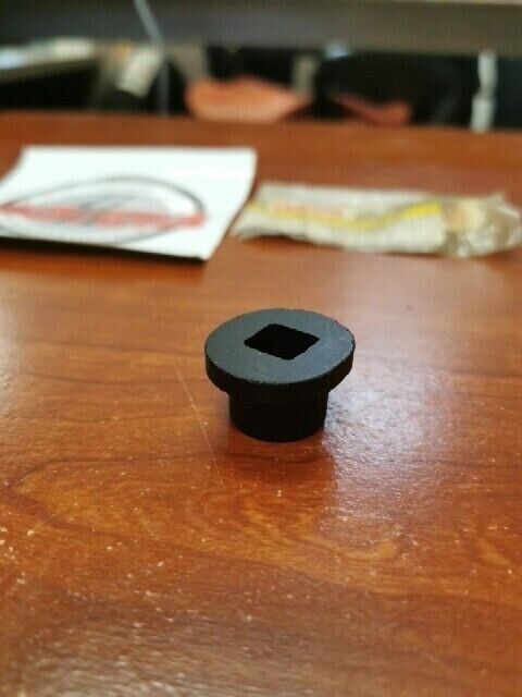 NOS Yamaha XS400 XS360 SR250 HEADLIGHT DAMPER 1L9-84366-61-00 Y102