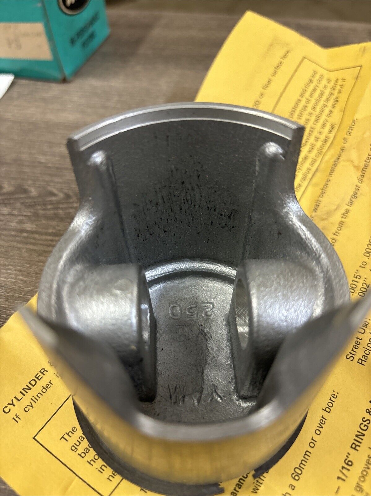 NOS WISECO YAMAHA 1974 1975 YZ250 PISTON STD 224PS J62