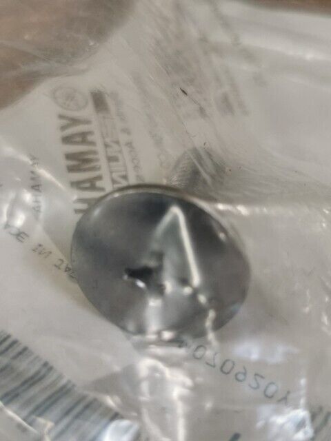 NOS YAMAHA RS90MW RX10MTAX RS90LTX SCREW ROUND HEAD 90150-06015-00 Y112