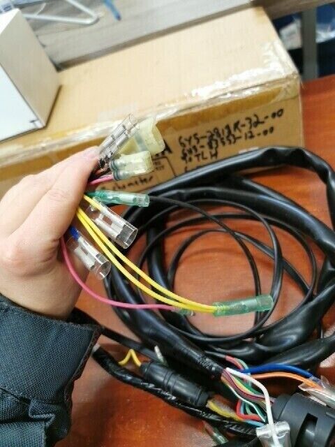NOS Yamaha LEAD WIRE & DIGITAL TACHO 6YR-W0035-82 6Y5-2818R-32 6H5-83553-12 Y105