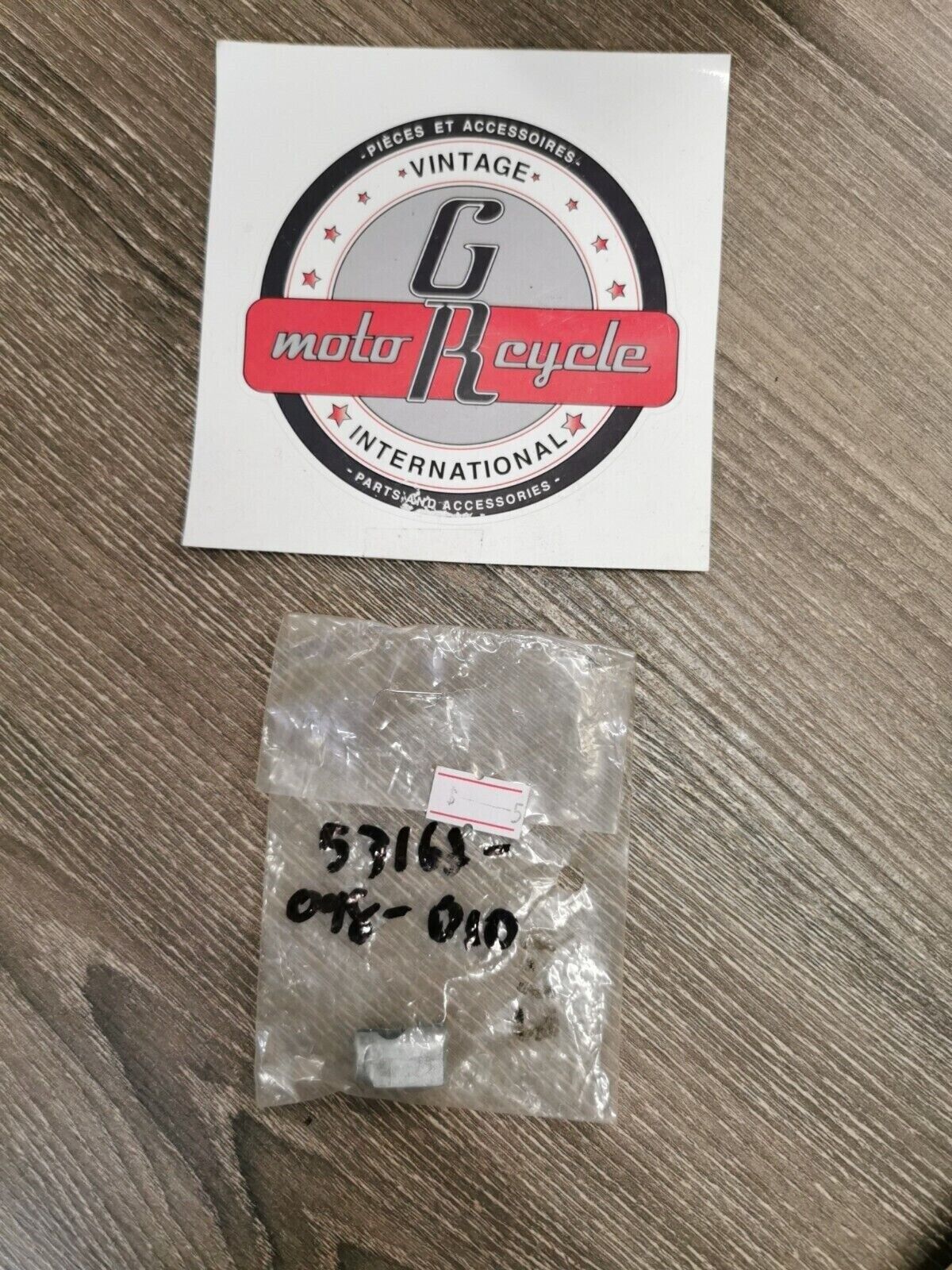 NOS HONDA  CT70 THROTTLE CABLE HOLDER 53162-098-010  H54