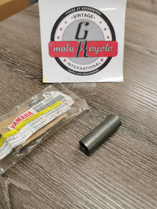 NOS YAMAHA  TT-R125  YZ80 DT50  SPACER 90560-12257-00   Y57