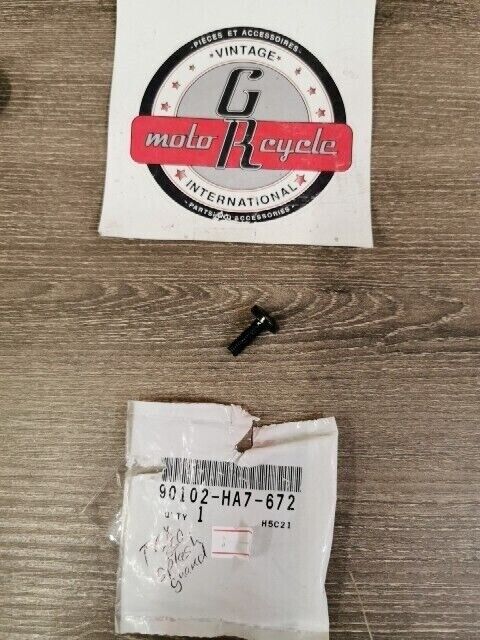 NOS HONDA ATV TRX350 1986 - 1991 SCREW MUDGUARD 90102-HA7-672 H102