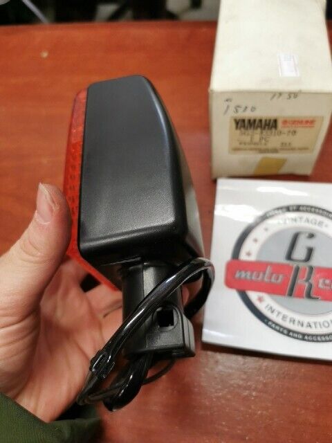 NOS Yamaha FJ1100 FJ600 XJ750R XZ550R FRONT FLASHER LIGHT 5G2-83310-70-00 Y115
