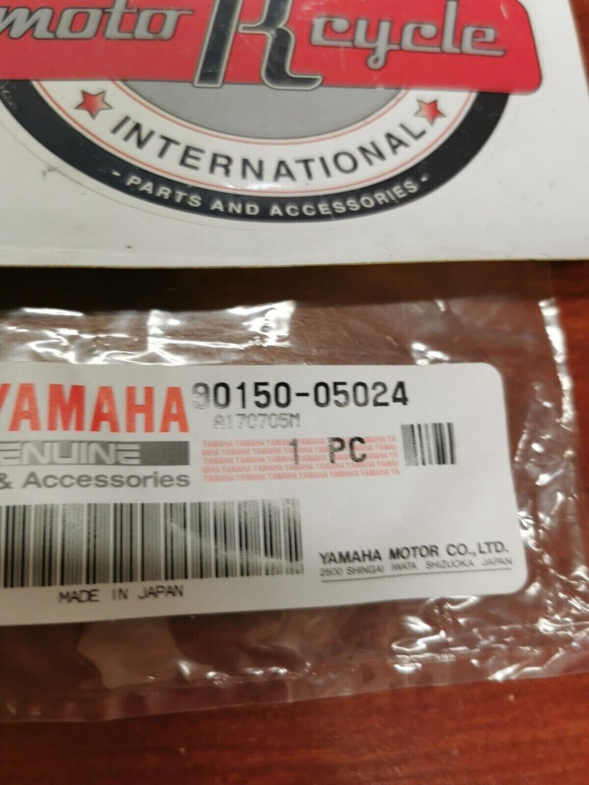 NOS Yamaha YZFR6 YZF600 FJR1300 FZ1 R6S ROUND HEAD SCREW 90150-05024-00 Y84