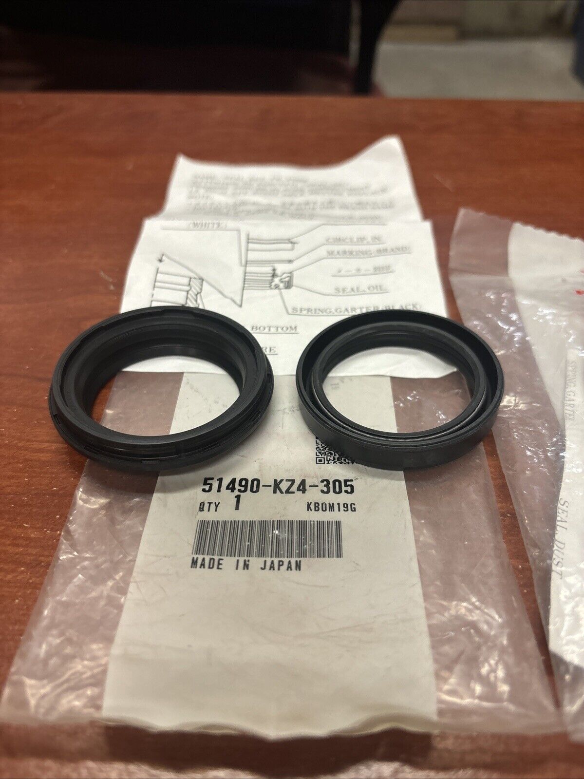 NOS Honda 94 - 96 CR125R 95 CR250R CR500R FRONT FORK SEAL SET 51490-KZ4-305 H143