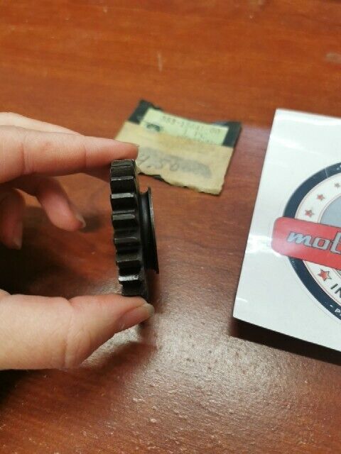 NOS Yamaha DT50 DT80 GT80 GTMX MX80 RD50 YZ80 KICK GEAR 353-15641-00-00 Y124