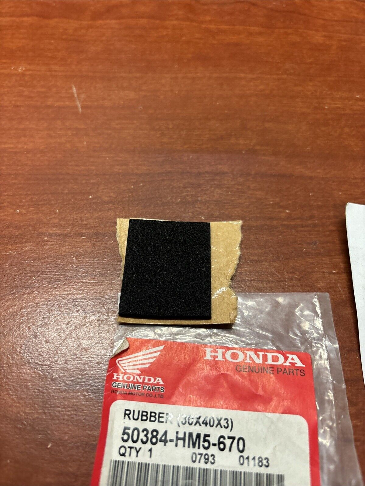 NOS Honda TRX250 TRX300 FW TRX400EX FW BATTERY RUBBER 30X40X3 50384-HM5-670 H145