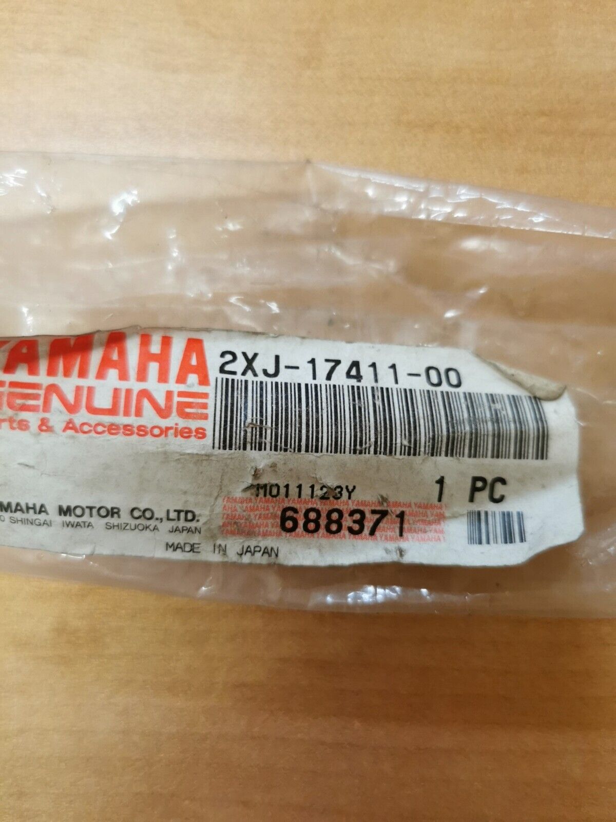 NOS YAMAHA YFS200 1993 - 2006  MAIN AXLE  2XJ-17411-00-00  Y44