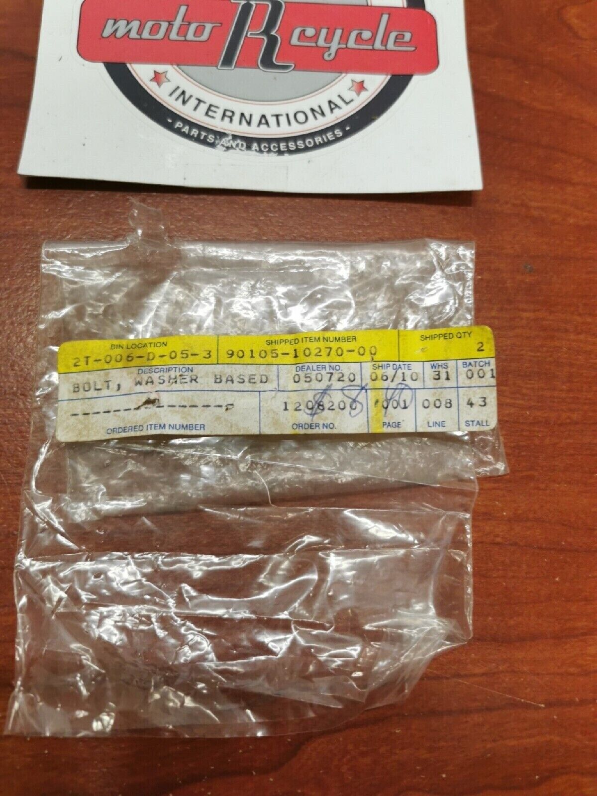 NOS Yamaha XVZ1200 WASHER BASED BOLT 90105-10270-00 Y68