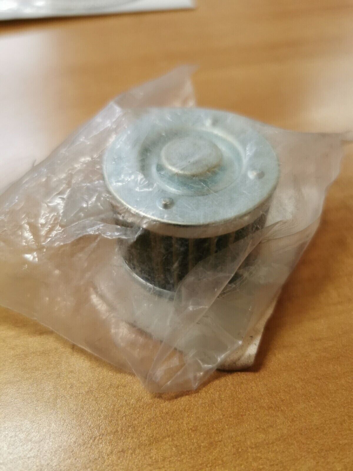NEW NOS  SUZUKI 1999 2000    FUEL STRAINER SPRING 15152-24F30  S10