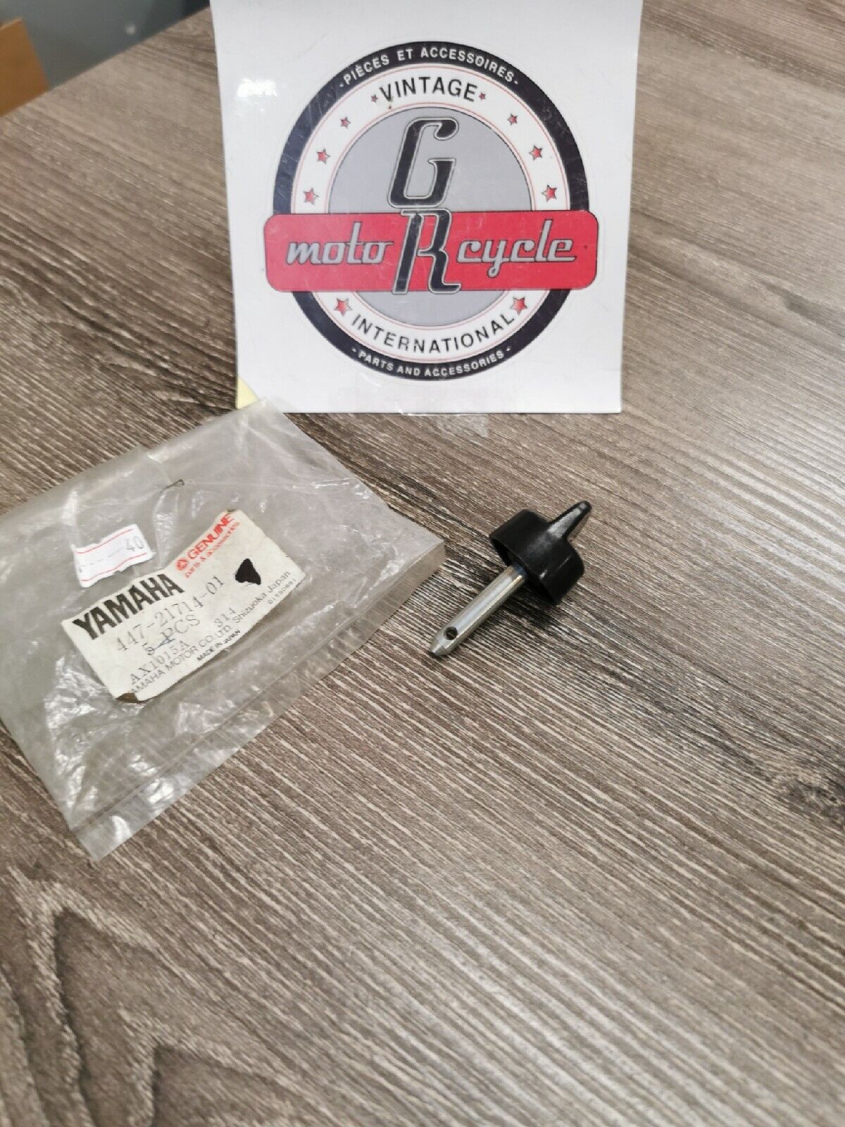 NOS YAMAHA TX650 XS650   SIDE COVER KNOB 447-21714-01  Y56