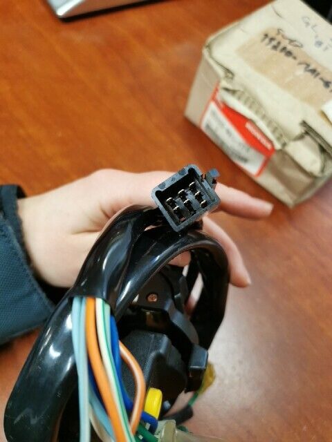 NOS Honda GL500 GL500I GL650 GL650I TURN SIGNAL SWITCH 35200-MA1-770 H86