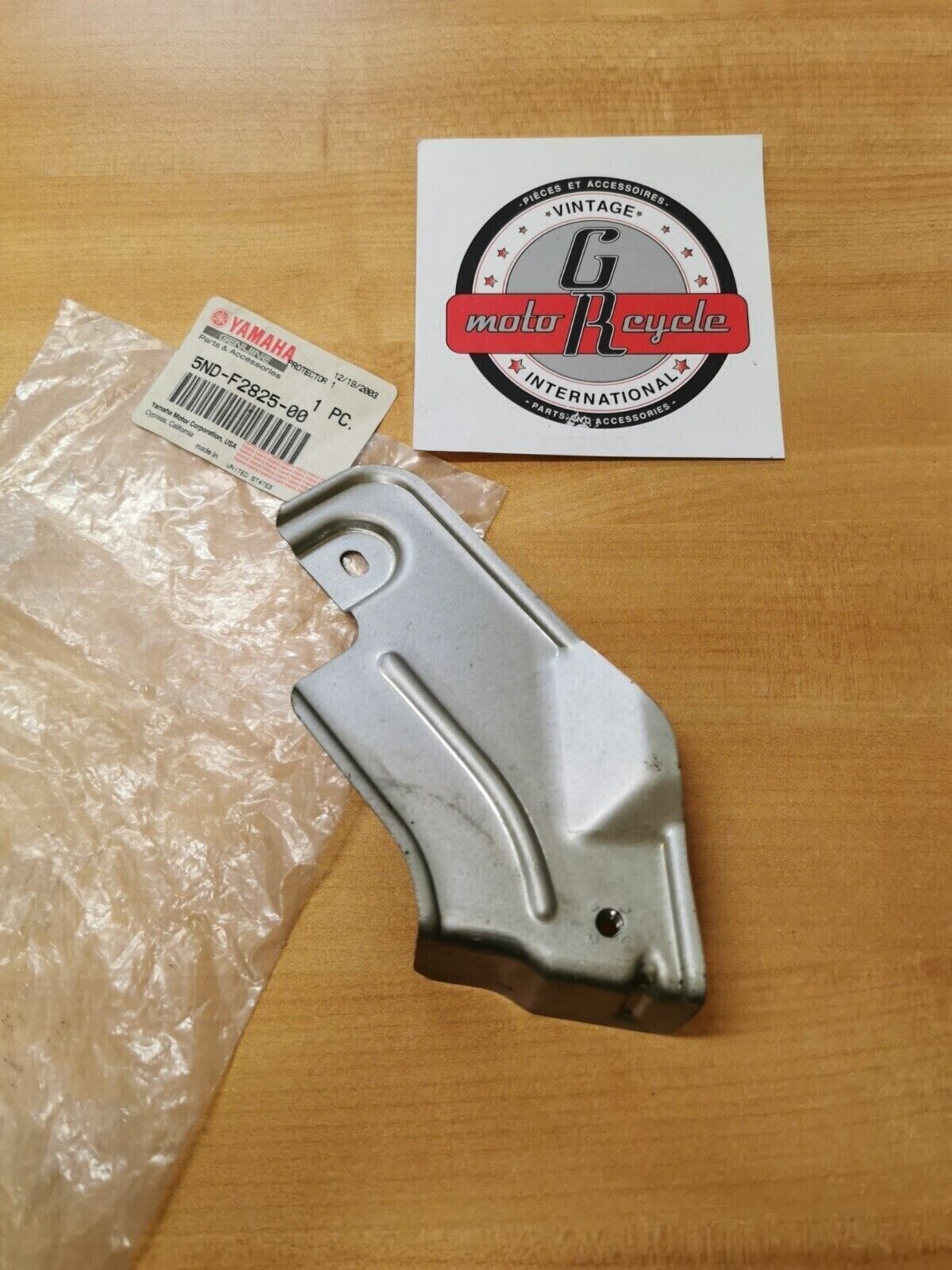 NOS YAMAHA YFM400 YFM450 2003 - 2010  PROTECTOR 1   5ND-F2825-00-00 Y44