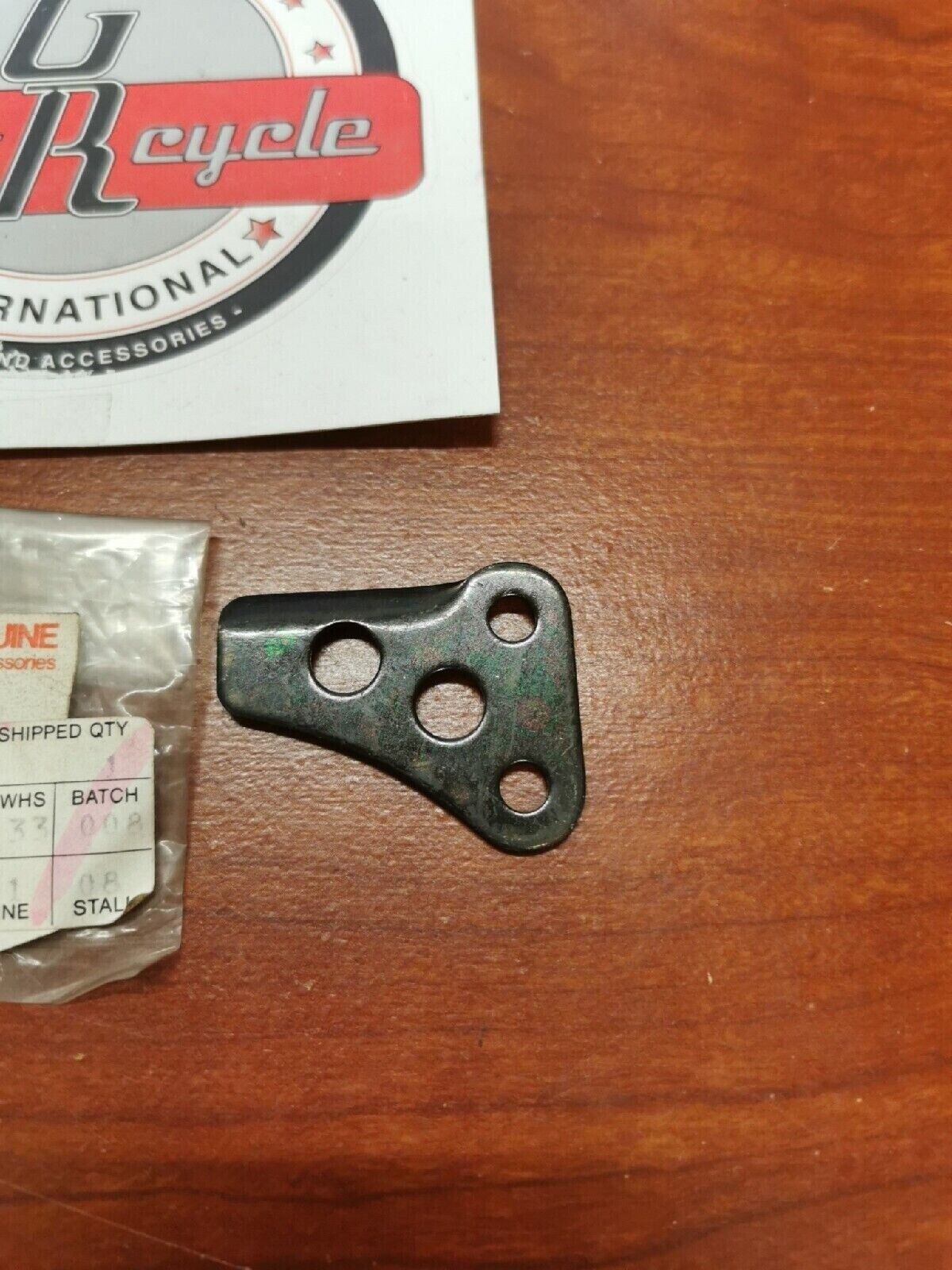 NOS Yamaha YZ80 CHAIN GUIDE 2J5-22187-00-00 Y70