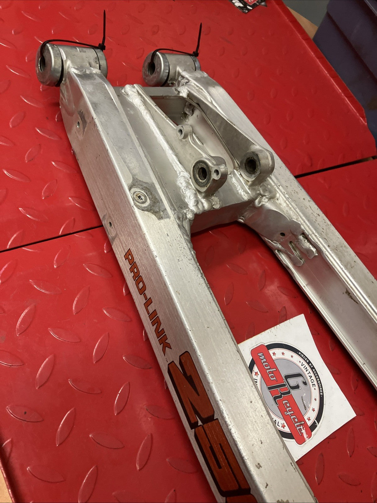 Honda CR250R 1984 Swingarm rear swinging arm 3