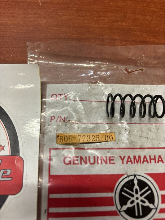 NOS Yamaha SPRING 806-77325-00-00 Y177