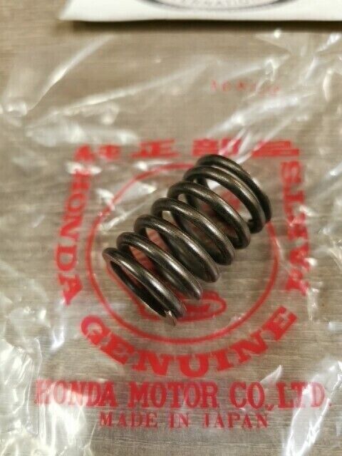 NOS HONDA C92 CS92 CB92 CA92 SPRING VALVE 14751-200-000 H95