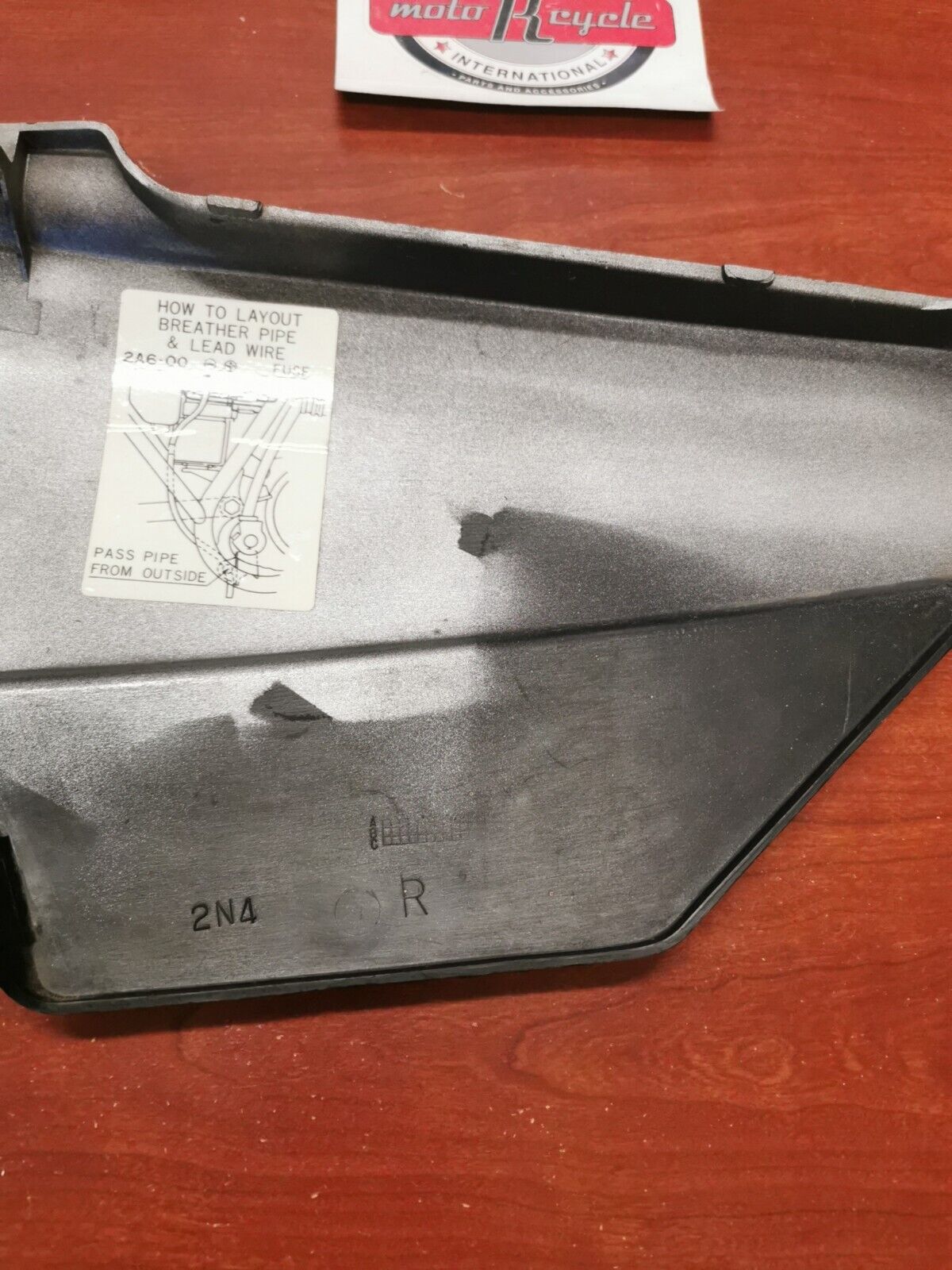 NOS Yamaha ENDURO 1979 DT175 SIDE COVER SILVER 2N4-21721-01-20 ( DAMAGED) Y106