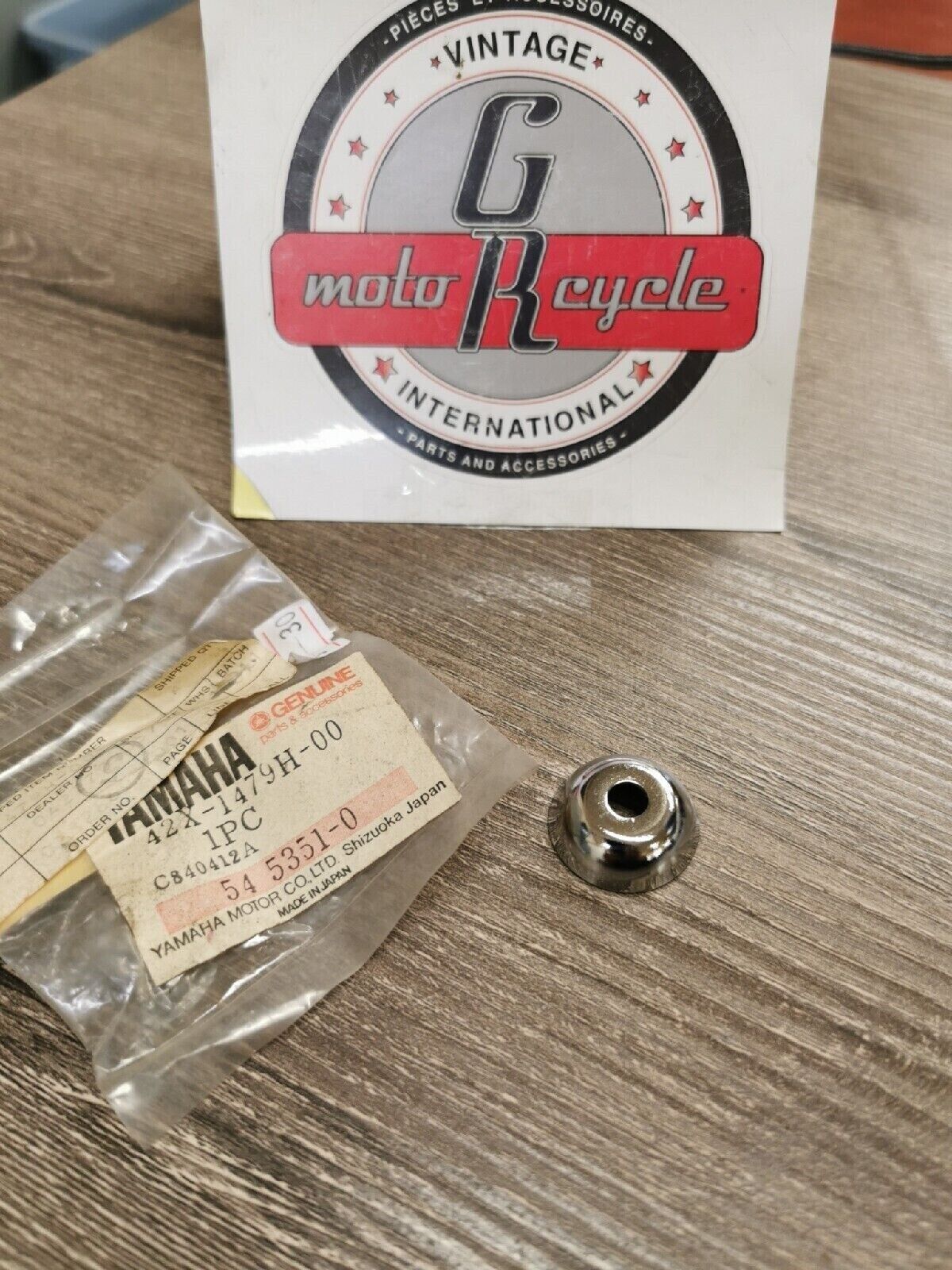 NOS YAMAHA COVER 1  42X-1479H-00 Y56