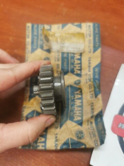 NOS Yamaha DT50 DT80 GT80 GTMX MX80 RD50 4TH WHEEL GEAR 353-17241-00-00 Y141