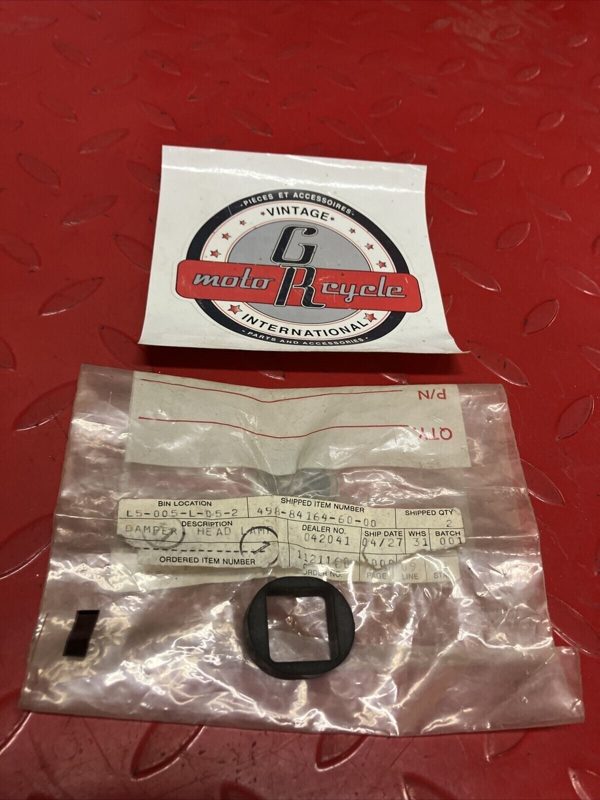 NOS YAMAHA HEADLIGHT RUBBER DAMPER 498-84164-60-00 Y65