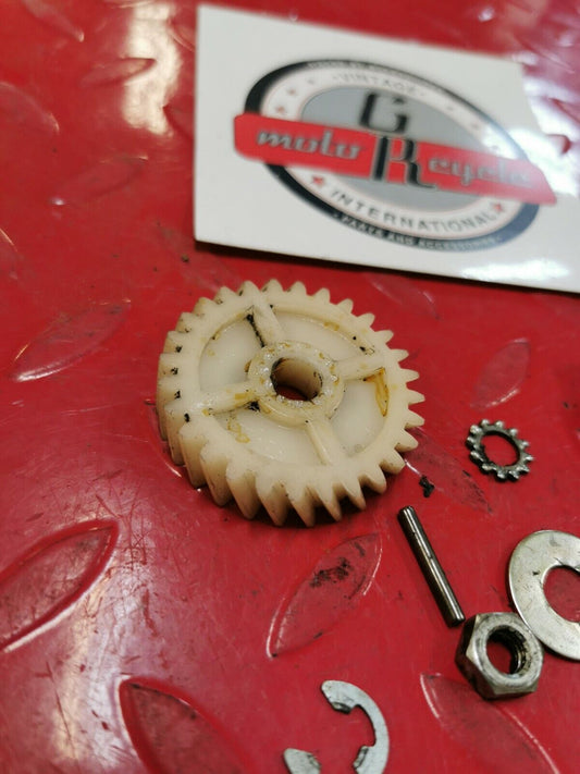 Yamaha DT125 1975 oil pump worm shaft gear drive 214-13175-01-00