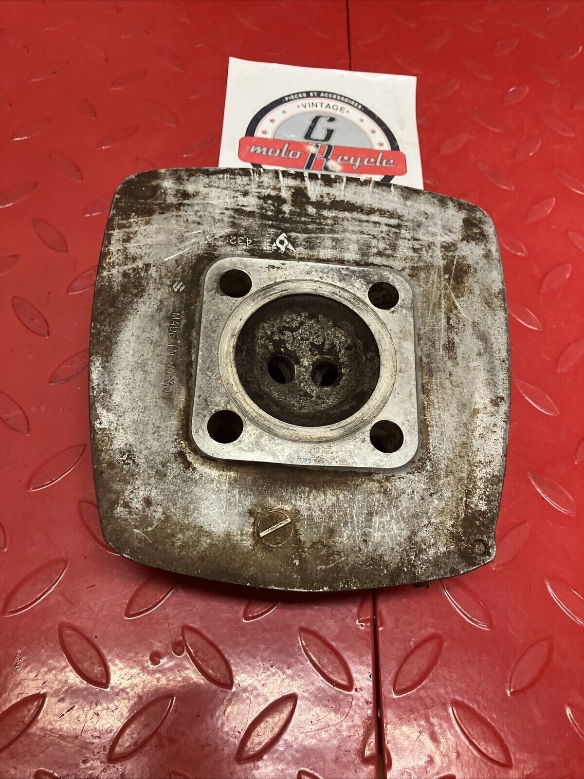 Suzuki RV125 1975 cylinder head jug barrel cover