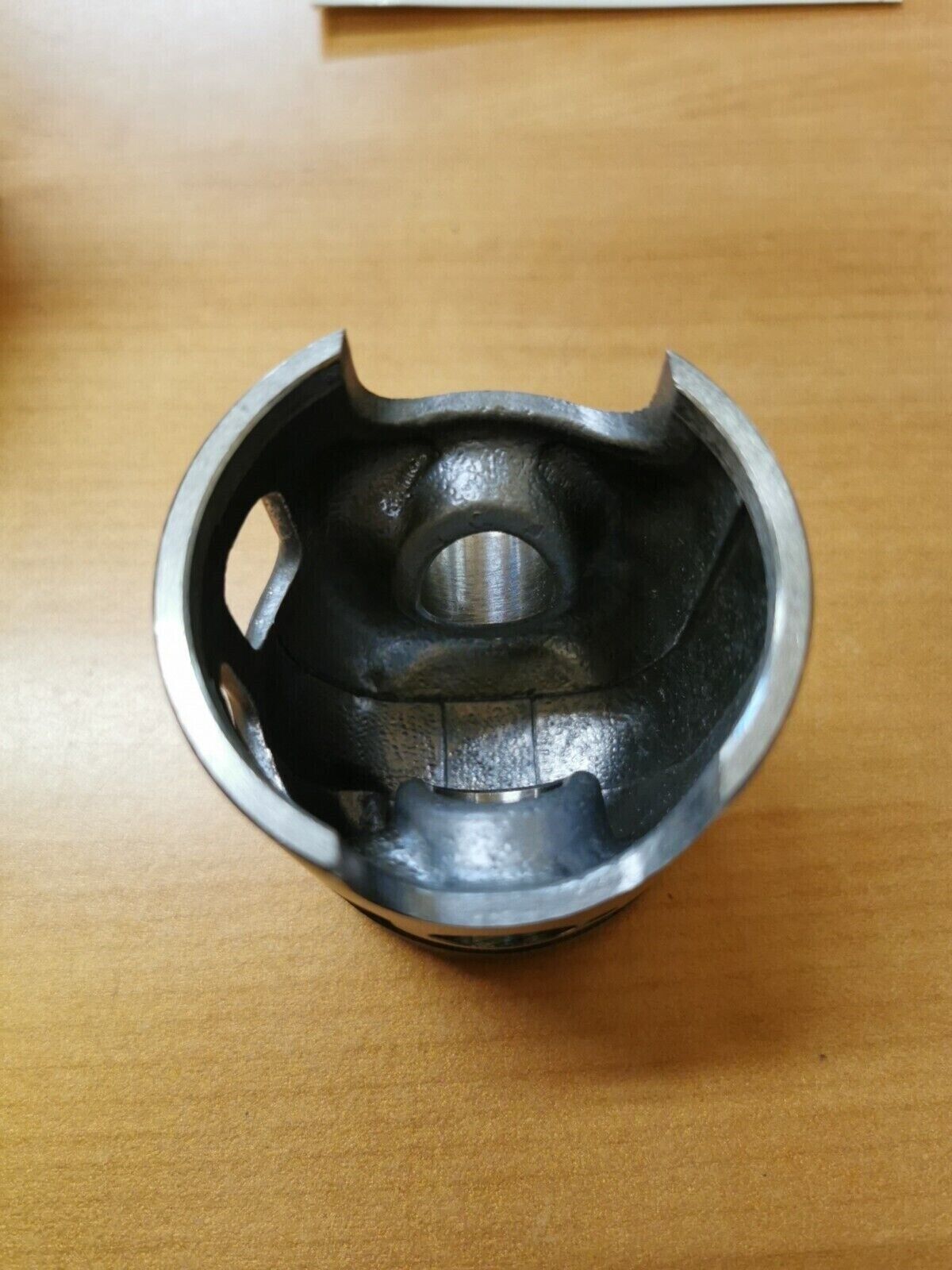 NOS YAMAHA  DT125 1978 - 1980  PISTON OVERSIZE  1.00   2A6-11638-00   Y45