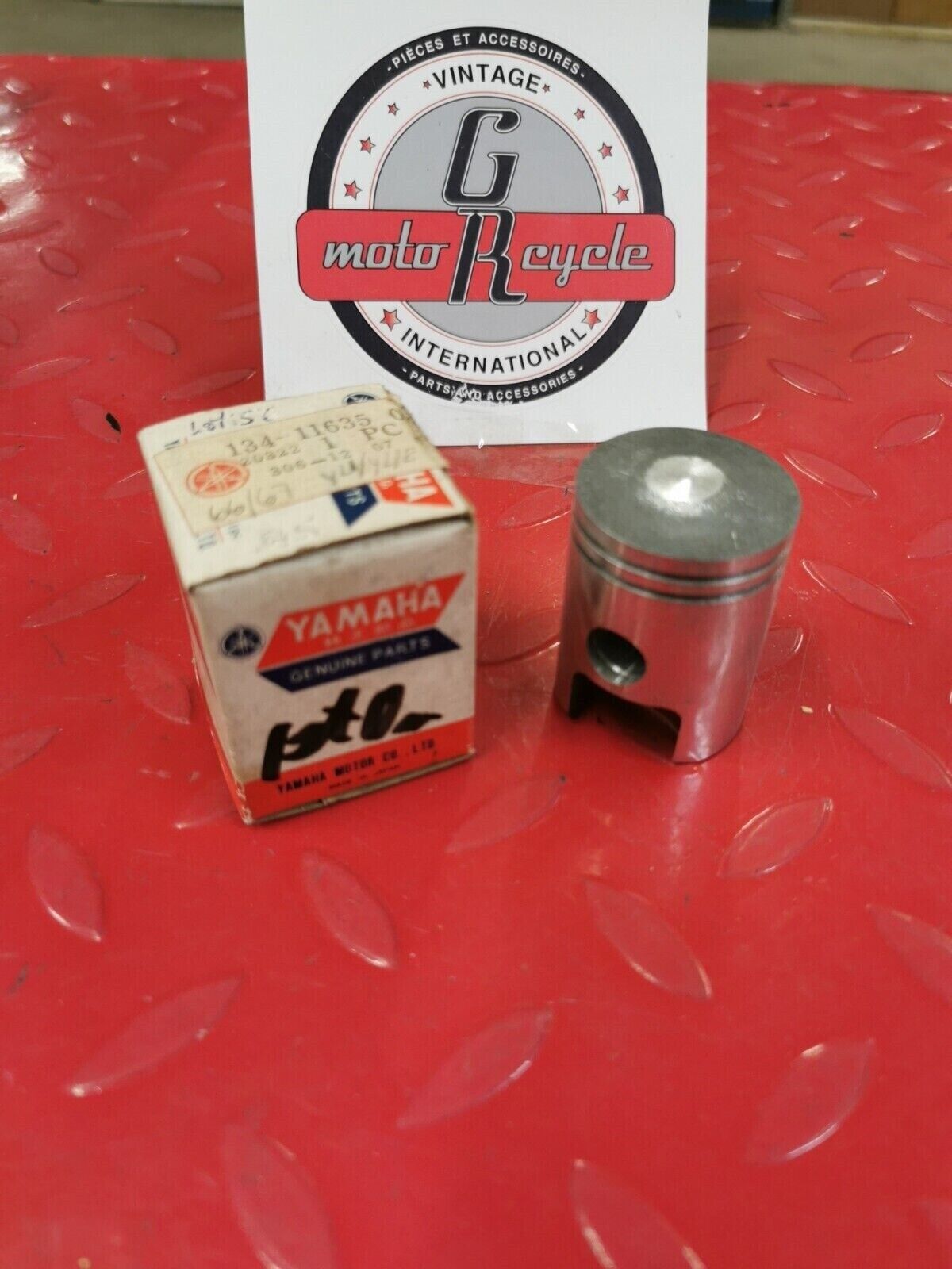 NOS YAMAHA YL1 YL1E   1966 1967  PISTON 0.25   134-11635-00 Y50