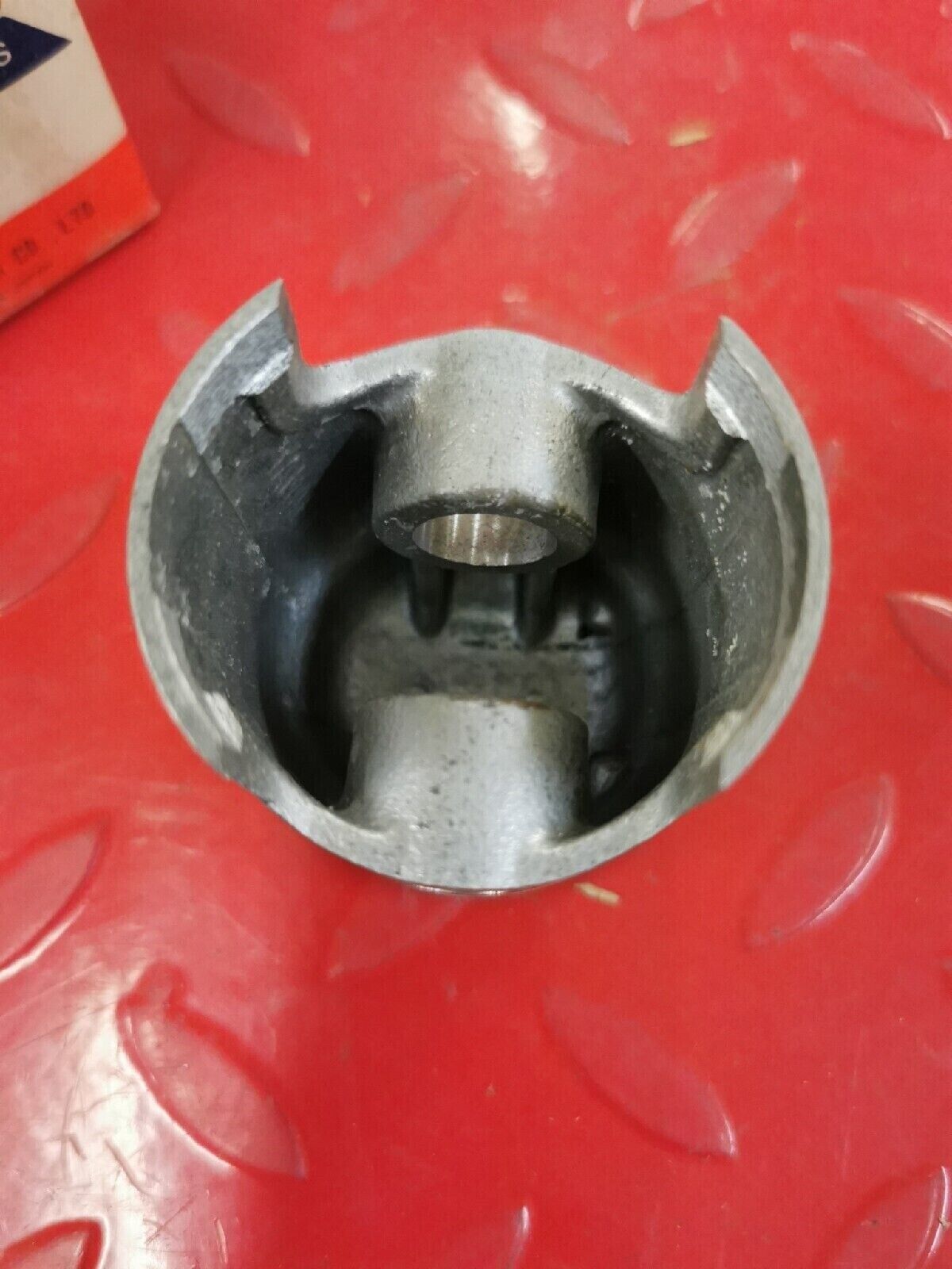 NOS YAMAHA HT1 1969  1970 PISTON   STD  276-11631-00-96 Y50