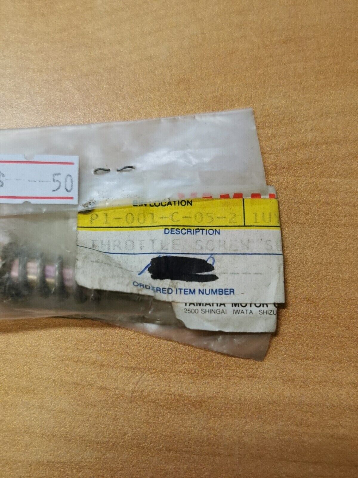 NOS YAMAHA YFM350 1987 1988   THROTTLE SCREW SET  1UY-14103-00-00 Y44