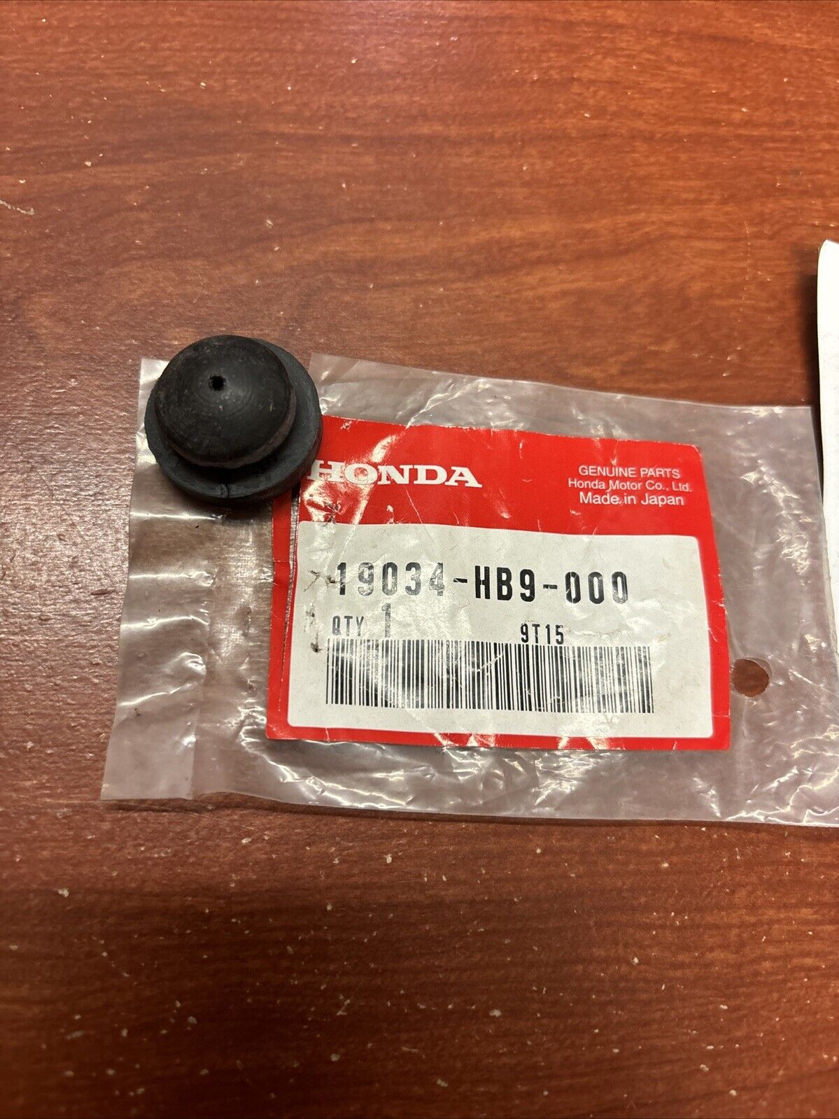 NEW NOS Honda 1986-1989 TRX250R FRONT FENDER SETTING GROMMET 19034-HB9-000 H144