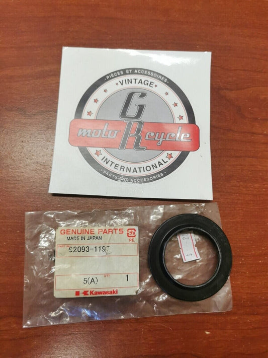 NOS Kawasaki VN750 ZL900 ZL1000 FORK SEAL 92093-1197 K27