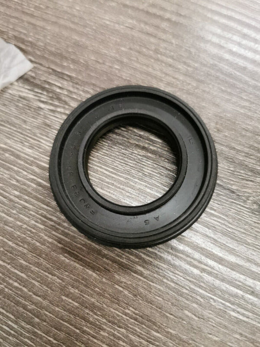 NOS YAMAHA VMX540 1983-87 CRANKSHAFT SEAL 93103-35139  Y56