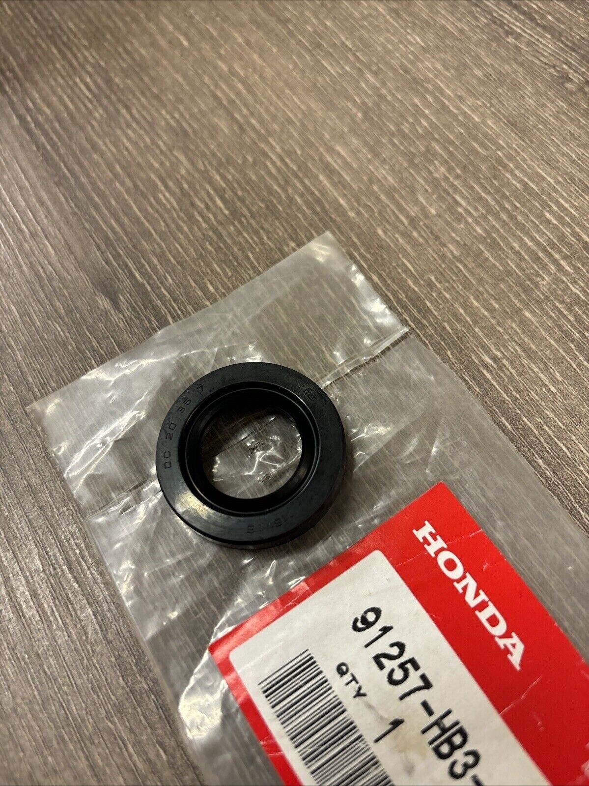 NOS Honda ATC90 NHX110WH TRX200SX TRX250 DUST SEAL 35X20X7 91257-HB3-003 H123