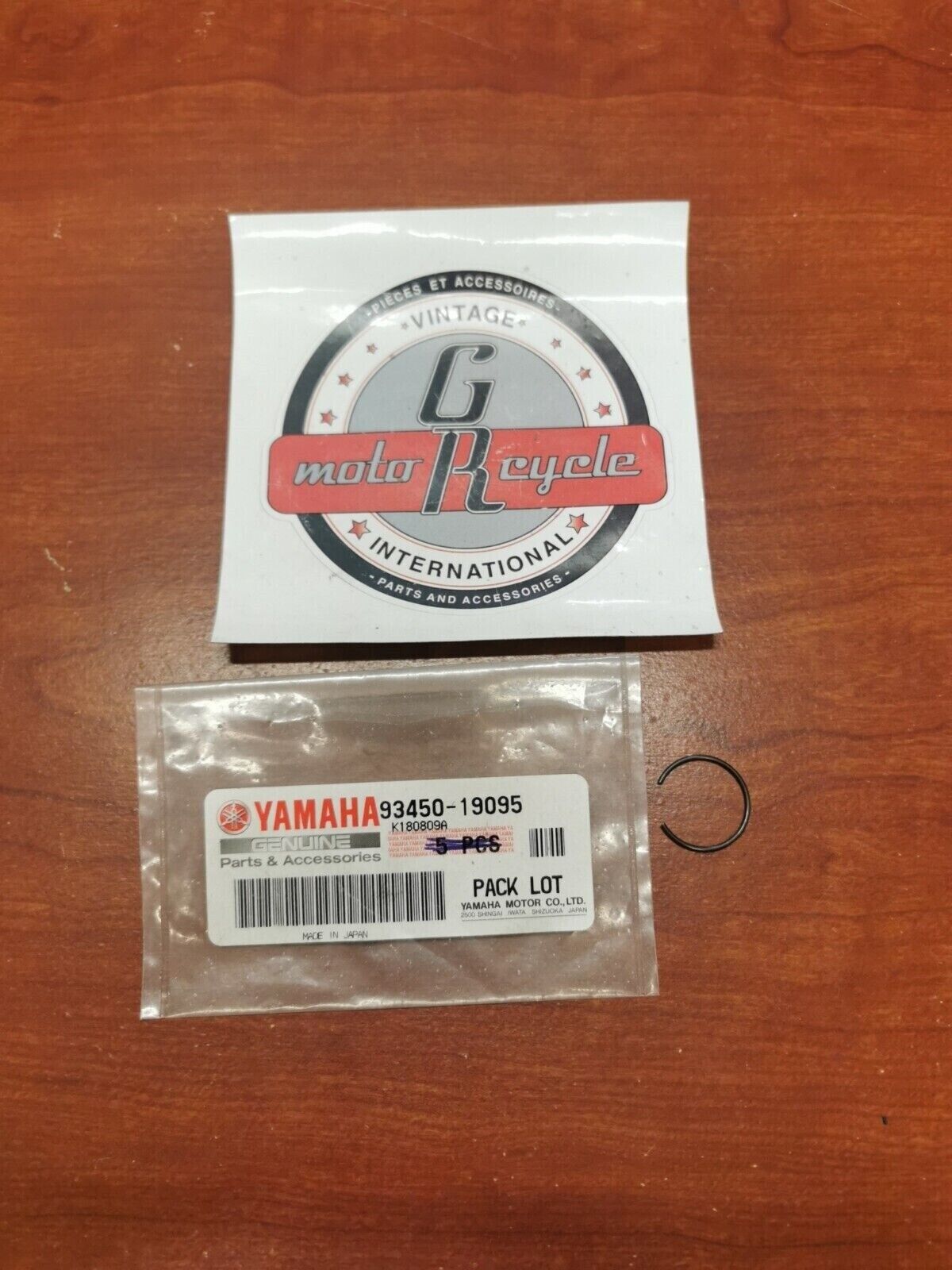 NOS Yamaha XT350 VMX12 YFM350 YFM400 XVZ1300 RS90 CIRCLIP 93450-19095-00 Y82