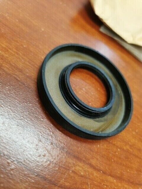 NOS Honda GL1000 OIL SEAL (32X67X8) 91261-371-013 H97
