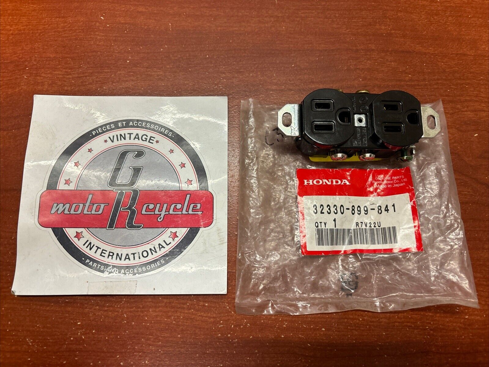 NOS Honda EG2500X EM1800X EZ2500 RECEPTACLE 15A/125V 32330-899-841 H177