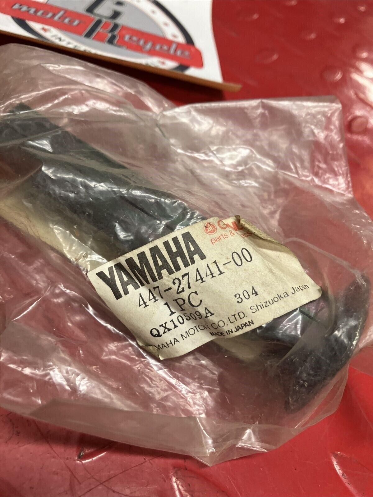 NOS YAMAHA FOOTREST 447-27441-00-00 Y66