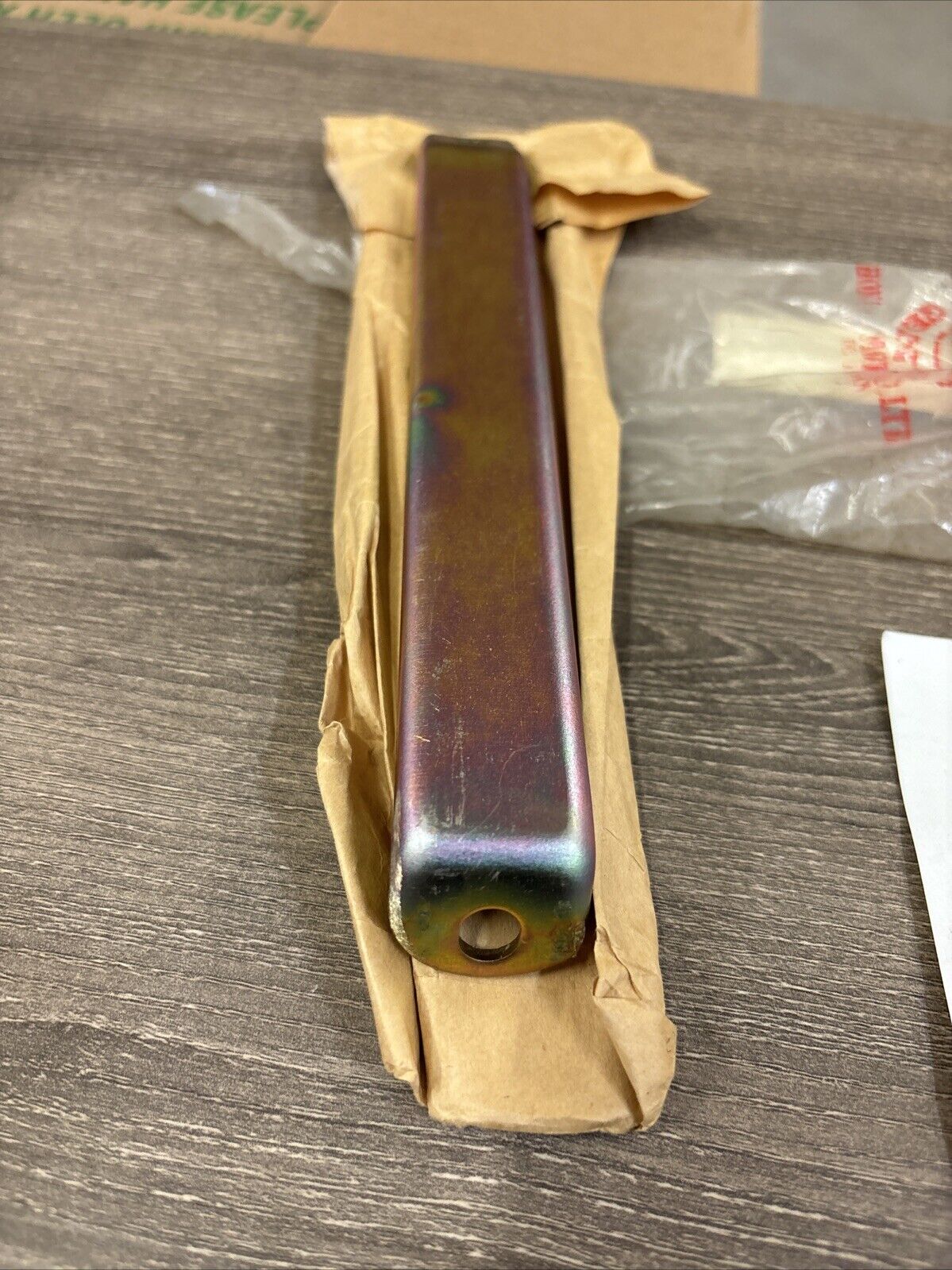 NOS Honda TRX200 TRX250 REAR CARRIER SUPPORT 81302-VM5-000 H119