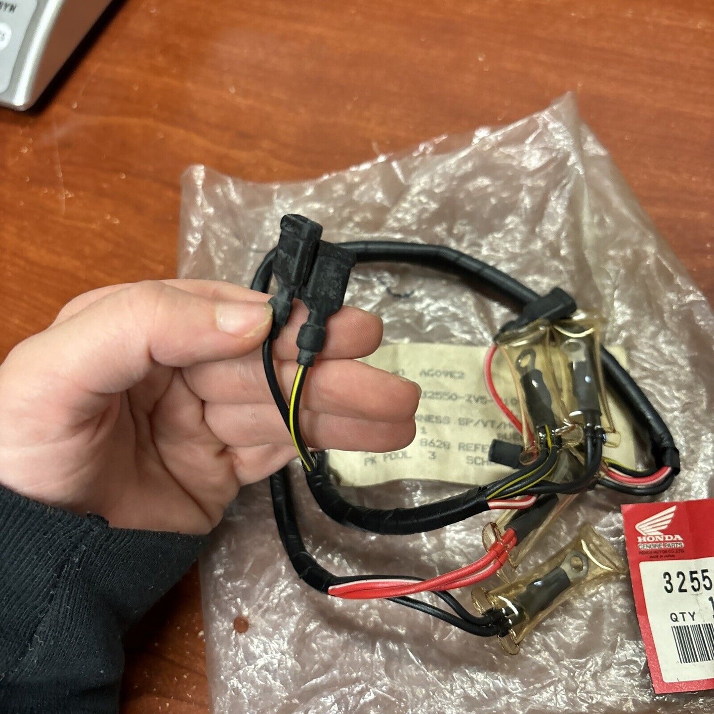 NOS Honda METER HARNESS 32550-ZV5-910 H153
