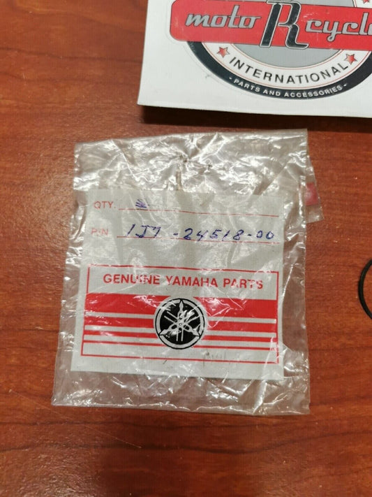 NOS Yamaha FUEL TANK WAVE WASHER 1J7-24518-00-00 Y72