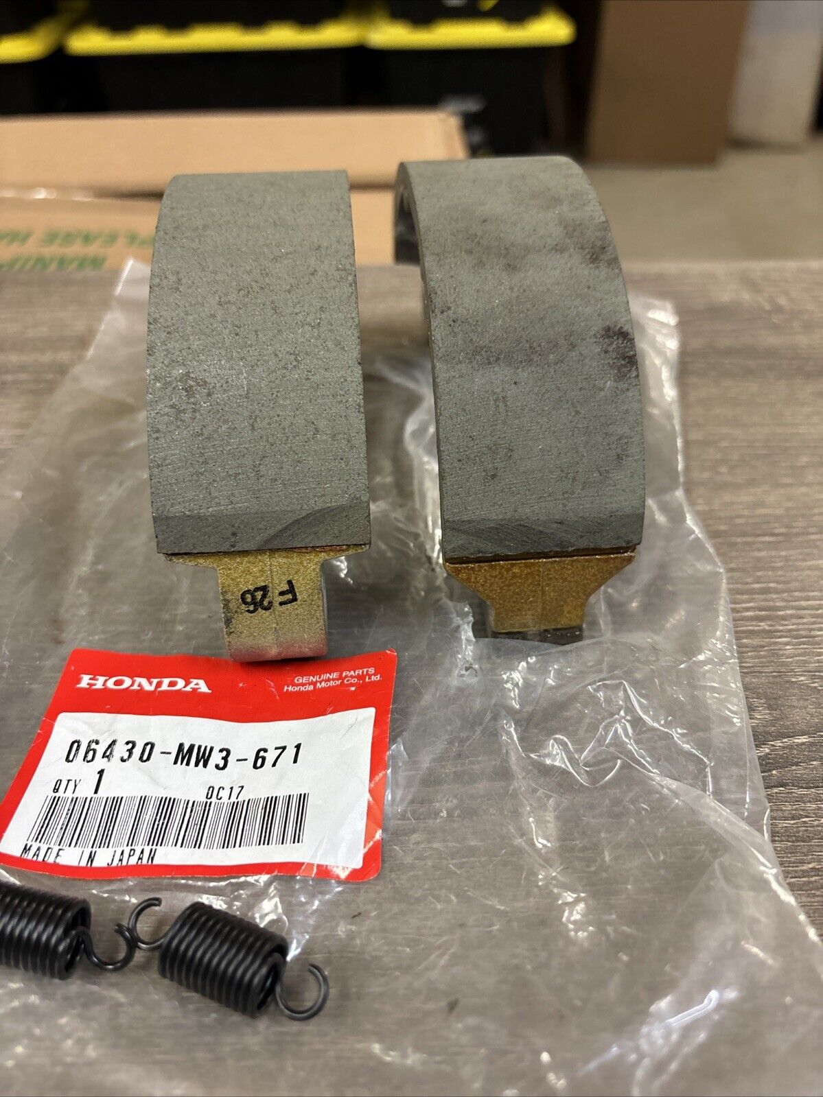 NOS Honda CB500 CB650SC CB750 CX500 VT600C BRAKE SHOE SET 06430-MW3-671 H136