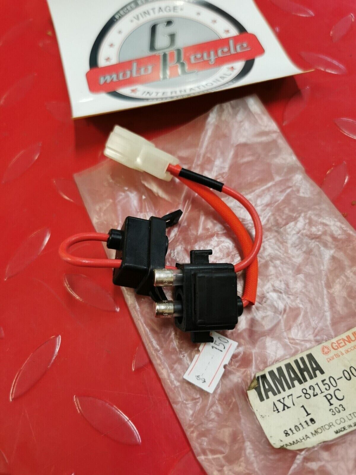 NOS Yamaha XV700 XV750 XV900 VIRAGO FUSE HOLDER ASSEMBLY 4X7-82150-00-00 Y19