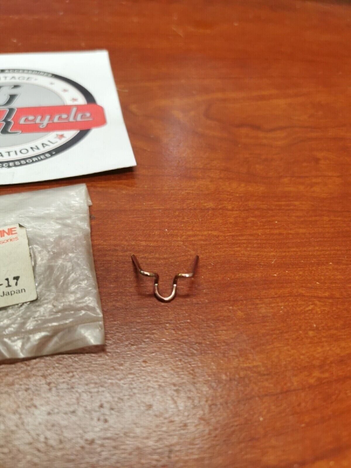 NOS Yamaha REFLECTOR SPRING 1W2-84324-60-00 Y70