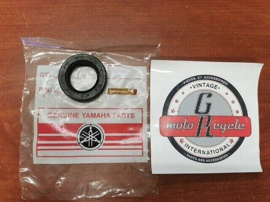 NOS Yamaha ET250 G1-A G3-A GP246 OIL SEAL (30X48X8) 93102-30128-00 Y136