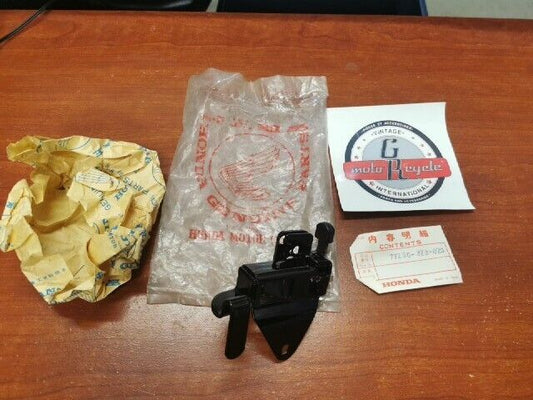 NOS Honda CB500 K0 SEAT CATCH 77230-323-020 H78