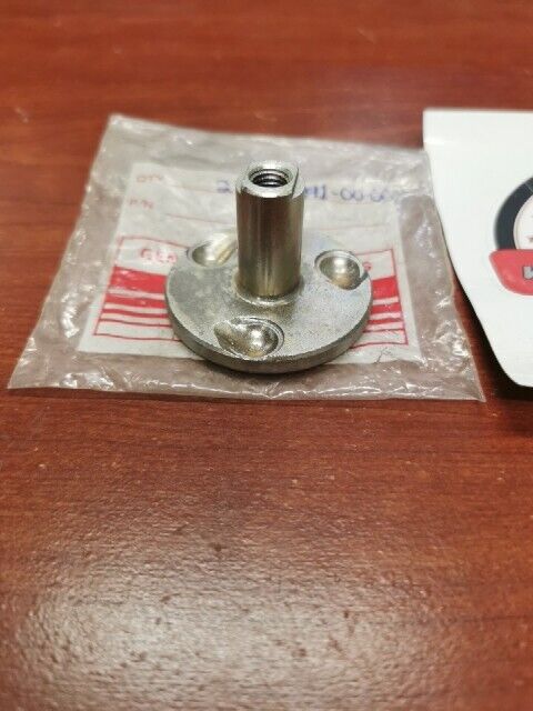 NOS Yamaha BT1100 XS1100 XV1100 XV1000 XV750 PUSH SCREW 2H7-16341-00-00 Y102