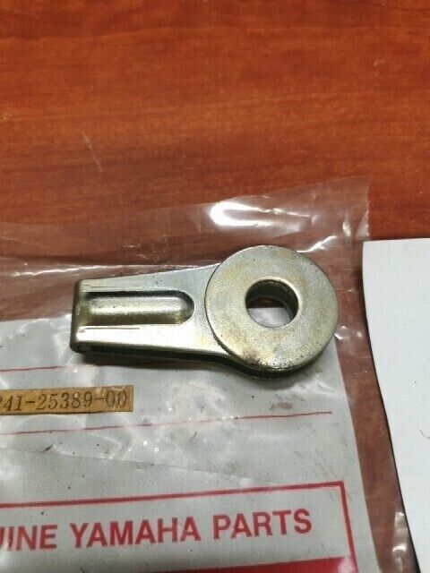 NOS Yamaha RT100 DT100 HS1 CHAIN PULLER 241-25389-00-00 SUB 241-25389-10-00 Y131